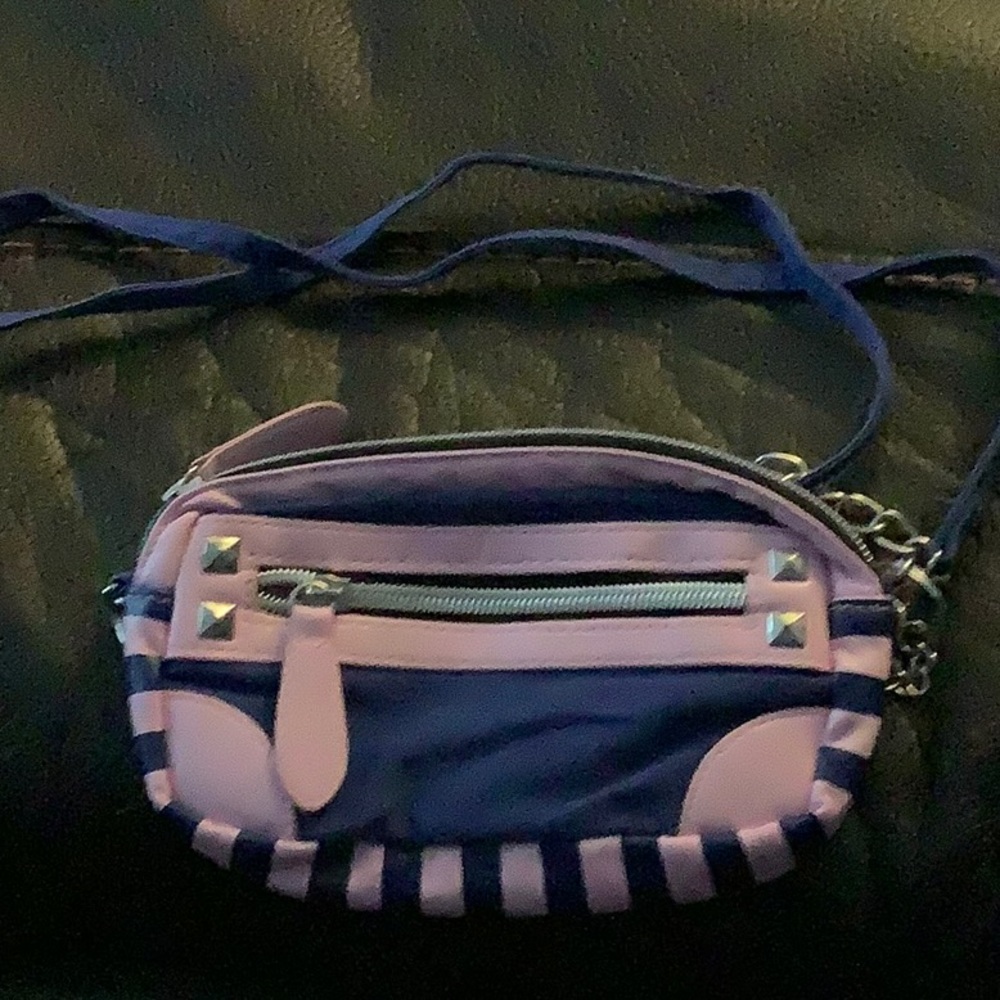 A crossbody purse didn’t like